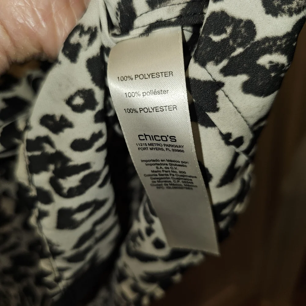 Chico's cold Shoulder lightweight leopard blouse medium or large sz2 chico chart - Picture 3 of 5